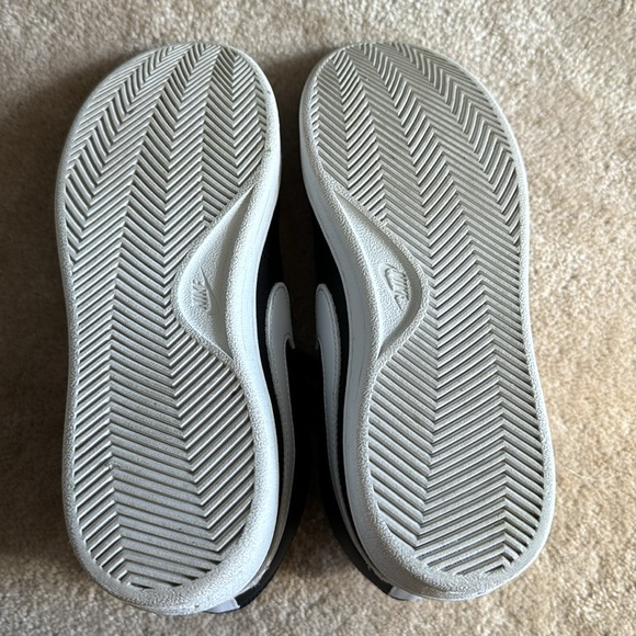 Nike Women's Court Royale 2 Shoes, Sneakers, Mid Top, Leather - Picture 6 of 12